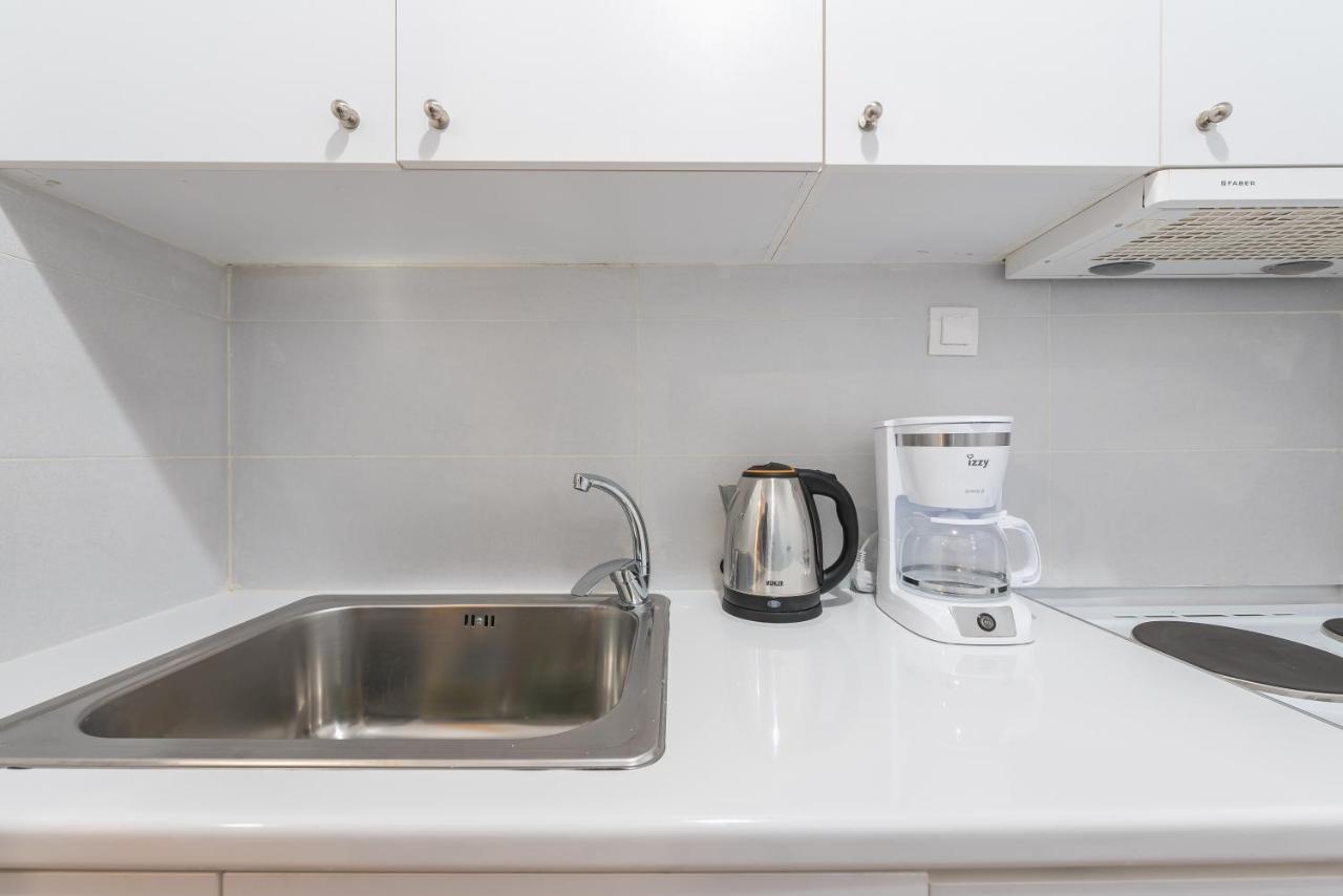 Apartment At Megaro Mousikis St Semi Basement 1Bed 2 Pers Атина Екстериор снимка