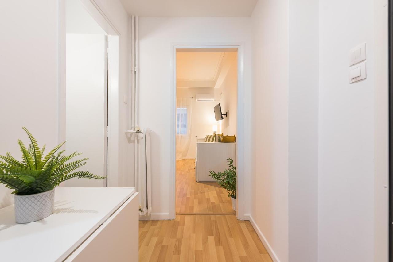 Apartment At Megaro Mousikis St Semi Basement 1Bed 2 Pers Атина Екстериор снимка